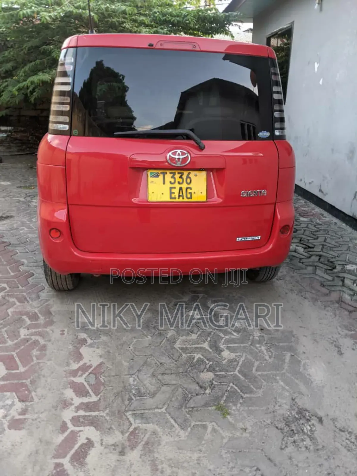 Toyota Sienta 2008 Red