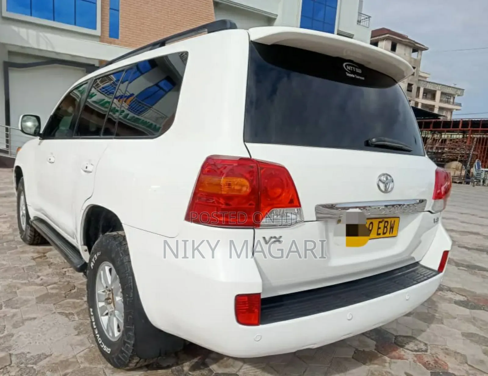 Toyota Land Cruiser 2010 White