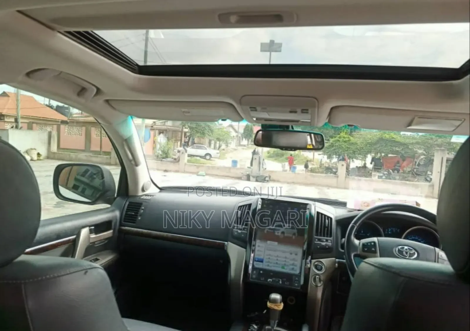 Toyota Land Cruiser 2010 White