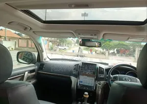 Toyota Land Cruiser 2010 White