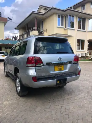 Toyota Land Cruiser 2005 Silver