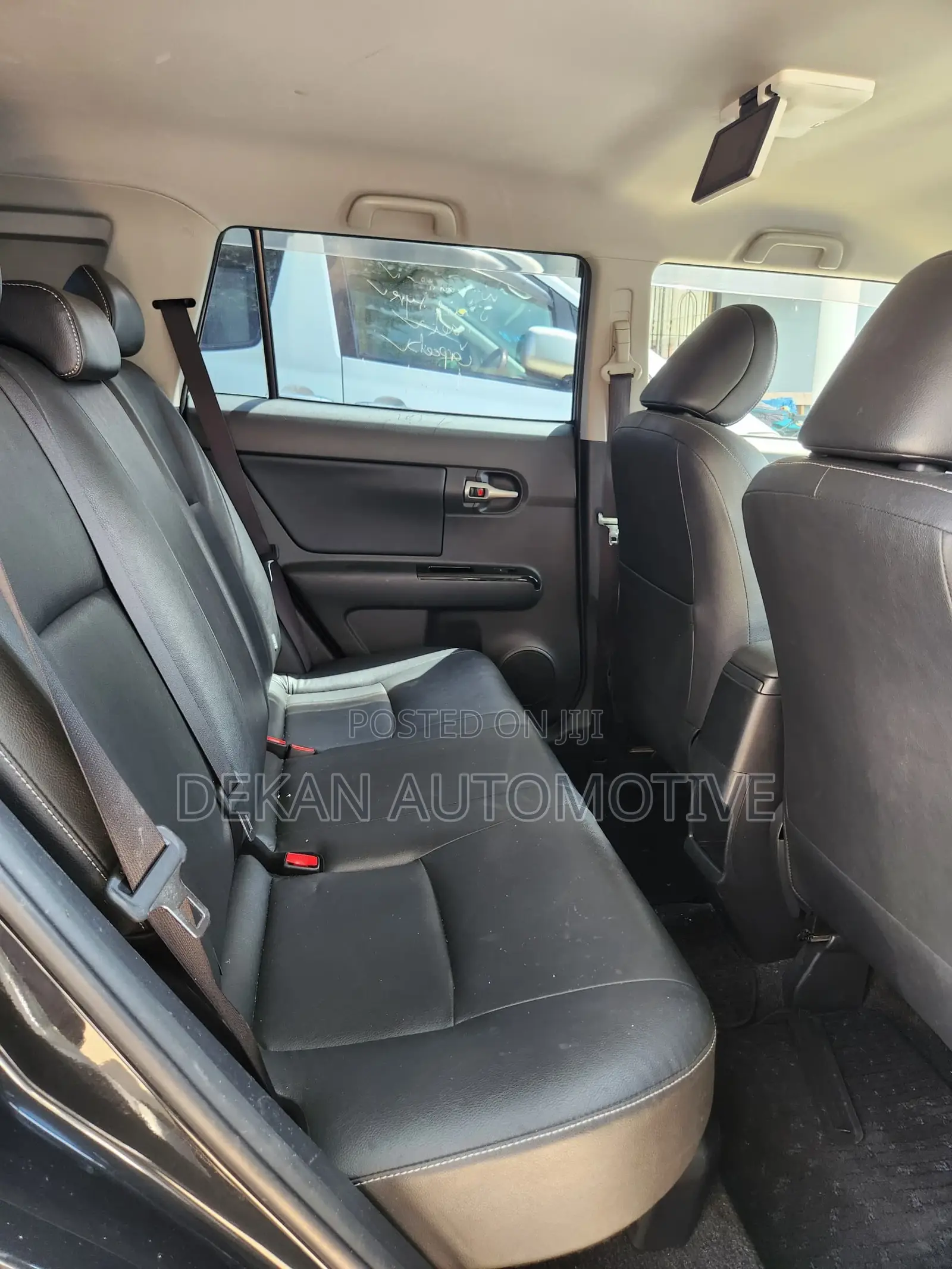 Toyota Corolla Rumion Hatchback 1.5 FWD 2011 Black
