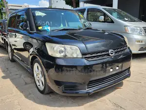 Toyota Corolla Rumion Hatchback 1.5 FWD 2011 Black