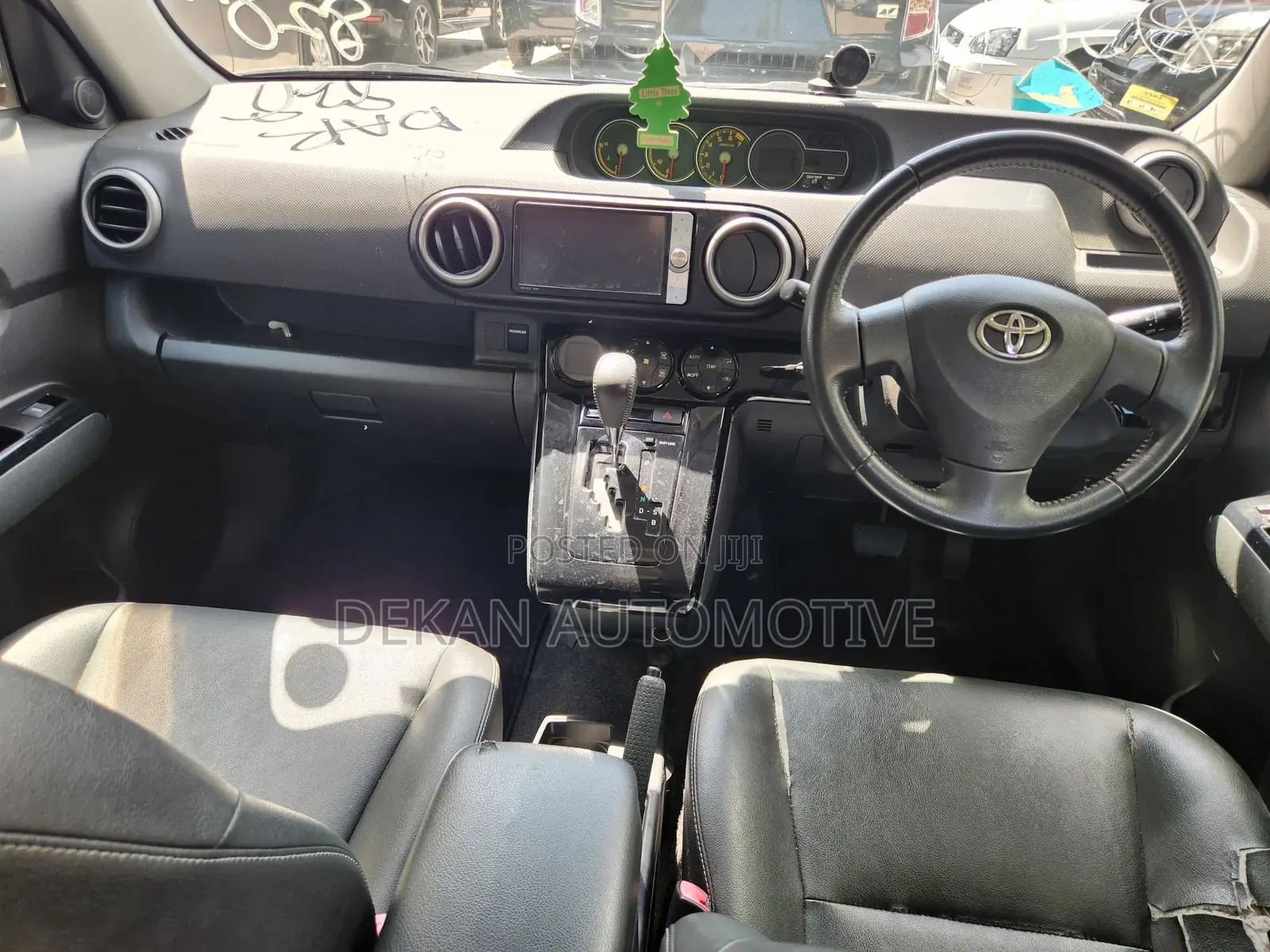 Toyota Corolla Rumion Hatchback 1.5 FWD 2011 Black