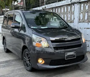 Toyota Noah 2.0 143hp FWD (8 Seater) 2007 Gray