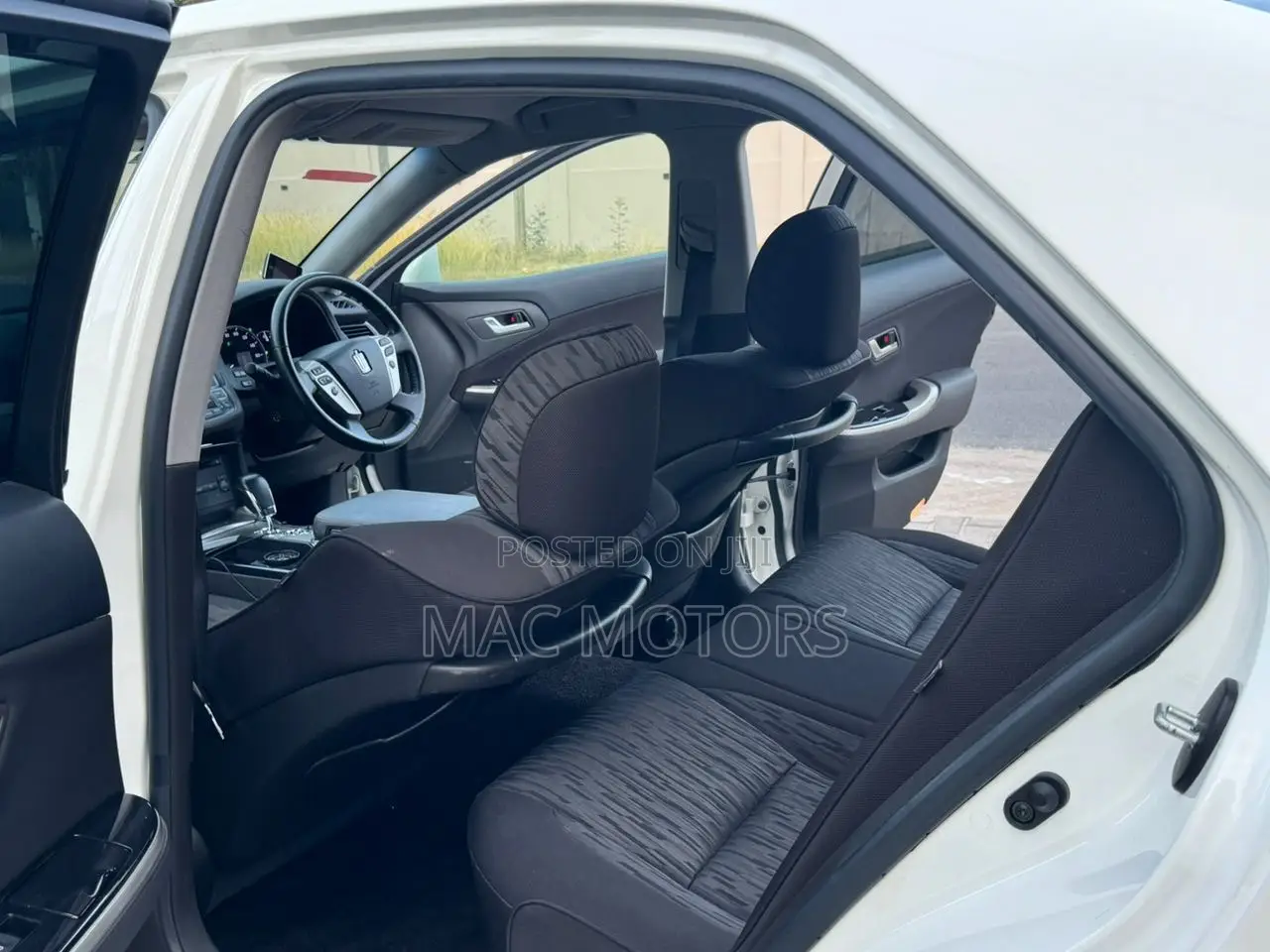 Toyota Crown 2012 White