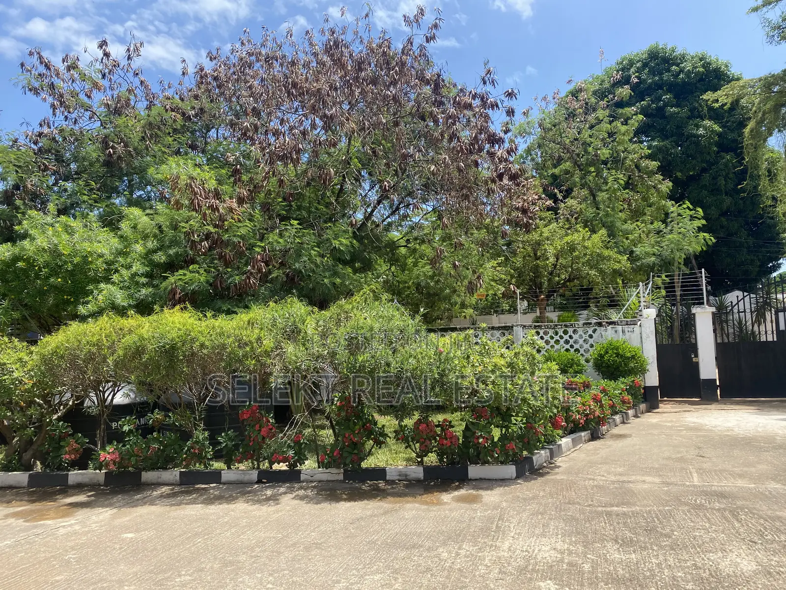 4bdrm Bungalow in Masaki, Kinondoni for rent