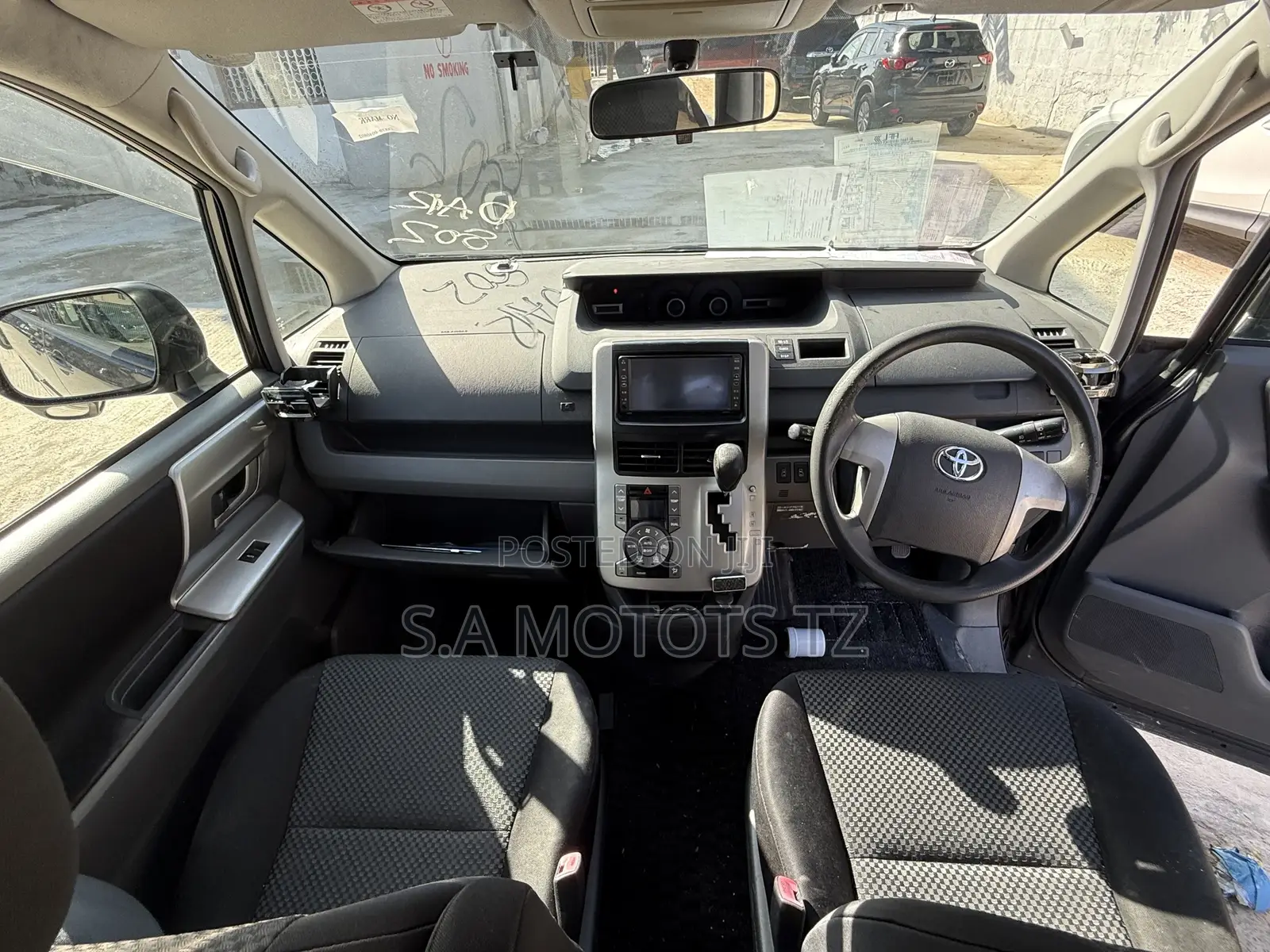 Toyota Noah 2.0 158hp FWD (8 Seater) 2007 Gray
