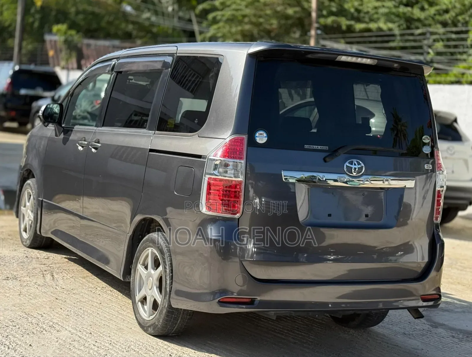 Toyota Noah 2009 Gray