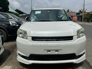 Photo - Toyota Corolla Rumion 2010 White