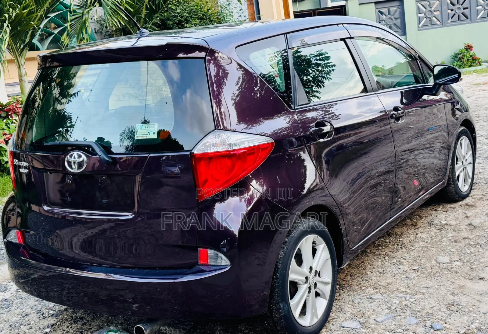 Toyota Ractis 1.5 FWD 2012 Burgundy