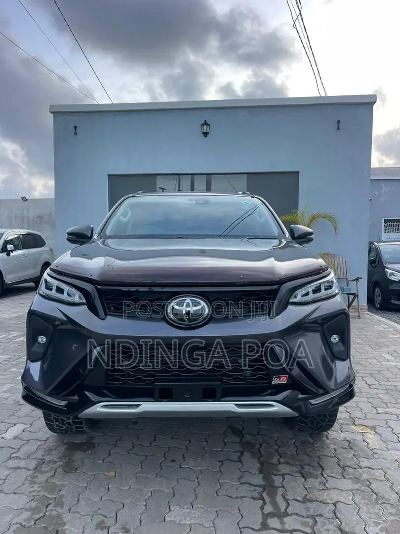 Toyota Fortuner 2.8 D AWD 2023 Gray