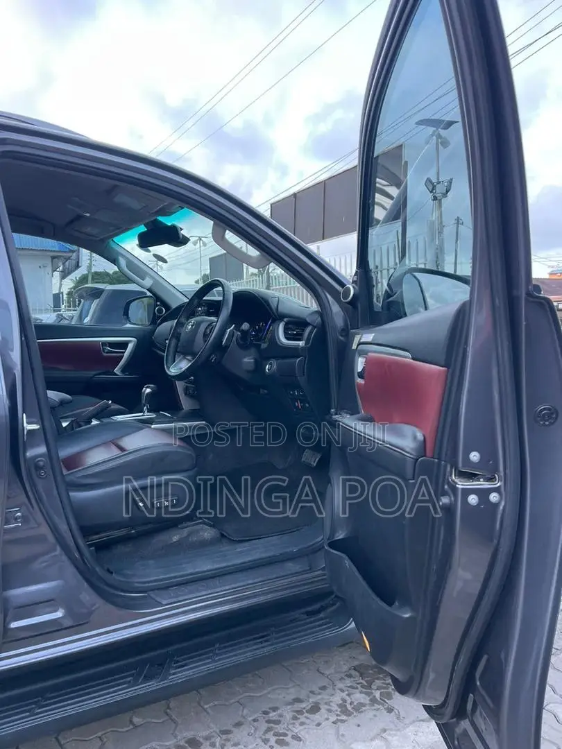 Toyota Fortuner 2.8 D AWD 2023 Gray
