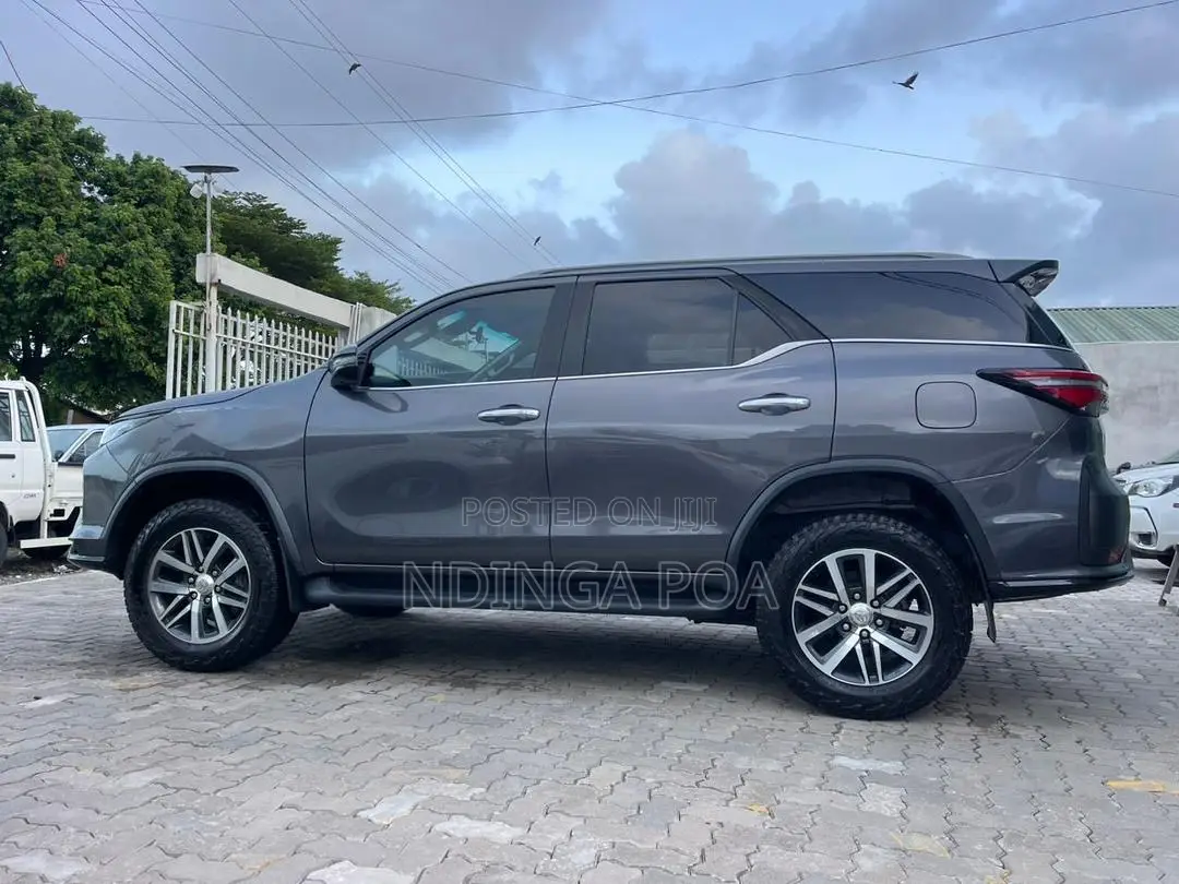 Toyota Fortuner 2.8 D AWD 2023 Gray