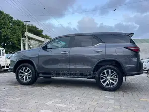 Toyota Fortuner 2.8 D AWD 2023 Gray