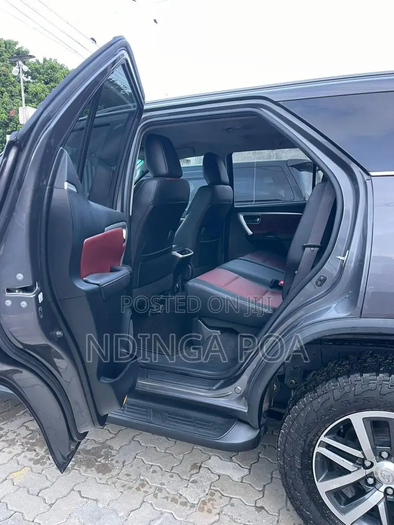 Toyota Fortuner 2.8 D AWD 2023 Gray
