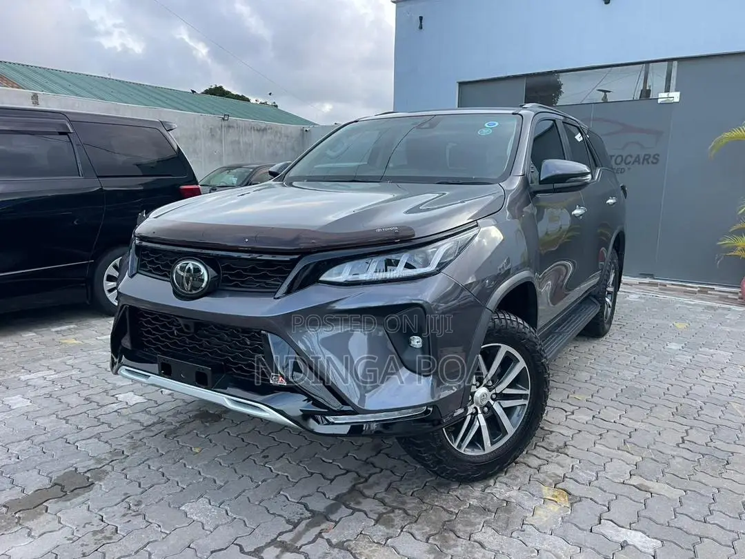 Toyota Fortuner 2.8 D AWD 2023 Gray