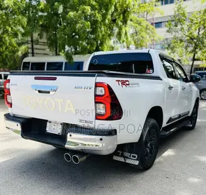 Toyota Hilux 2020 White
