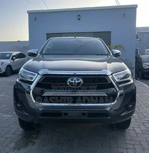 Photo - Toyota Hilux 2021 Gray