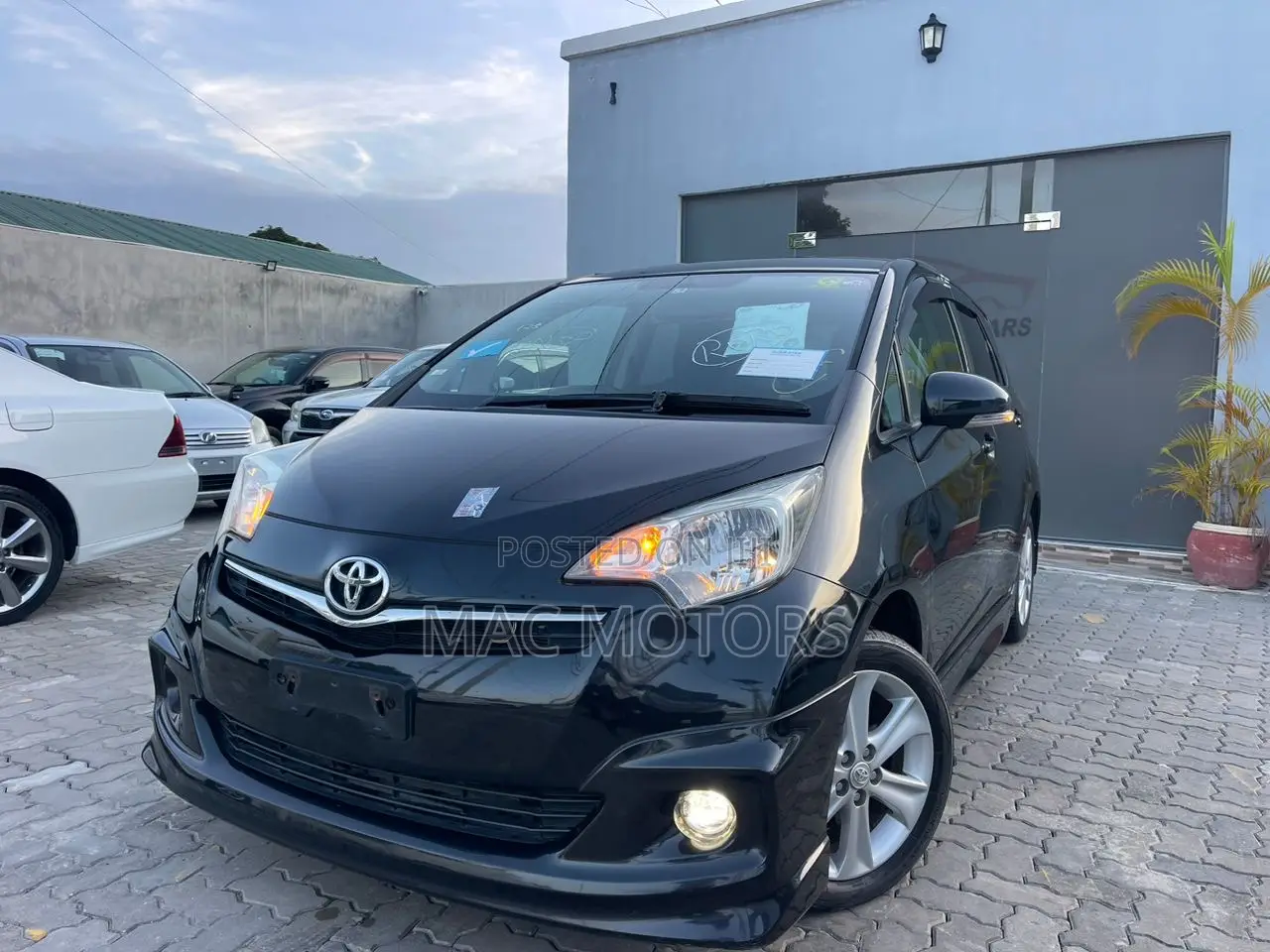 Toyota Ractis 1.5 AWD 2011 Black