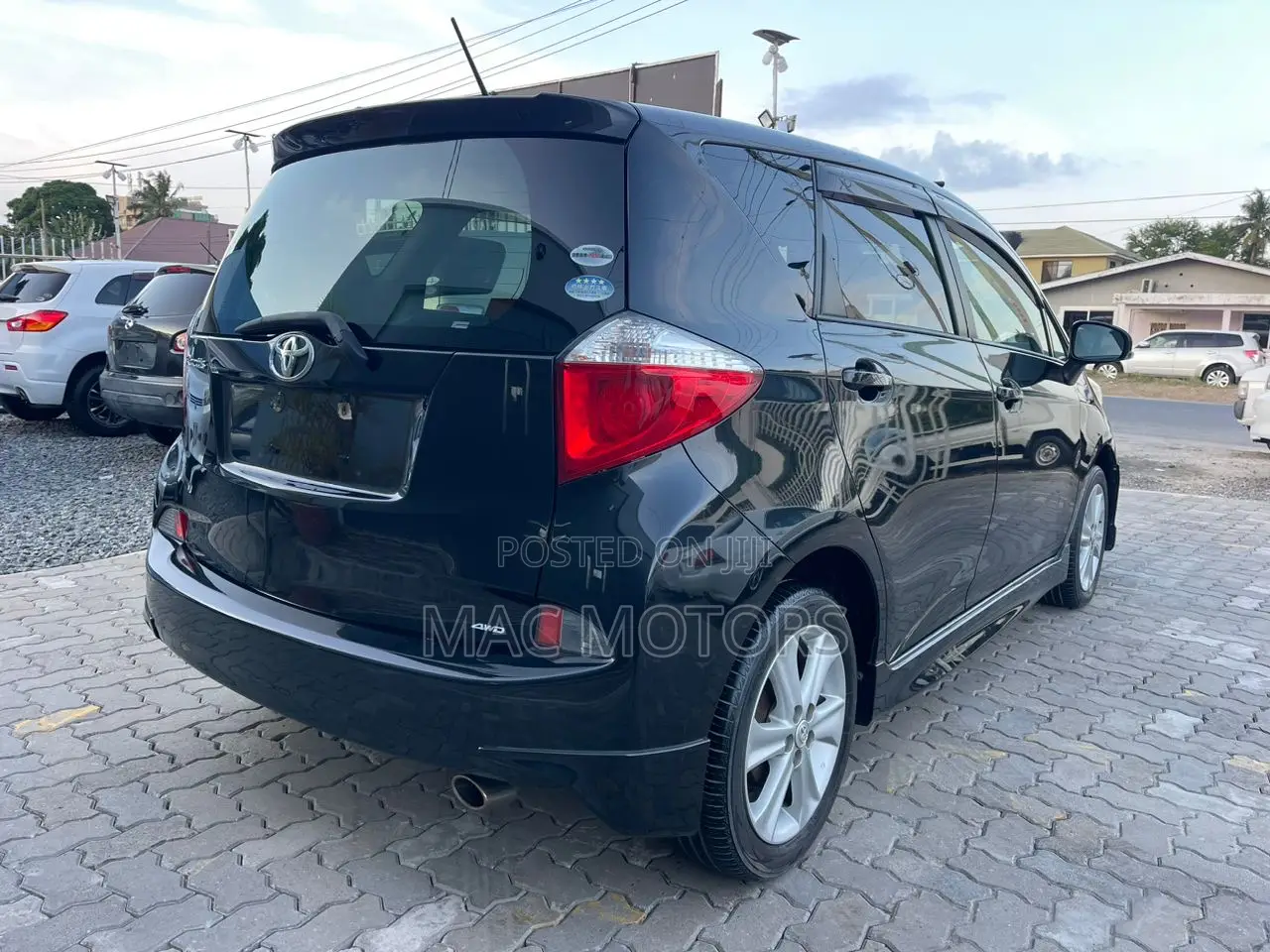 Toyota Ractis 1.5 AWD 2011 Black