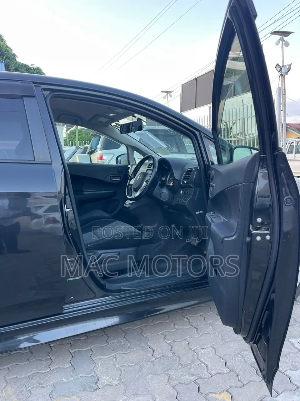 Toyota Ractis 1.5 AWD 2011 Black