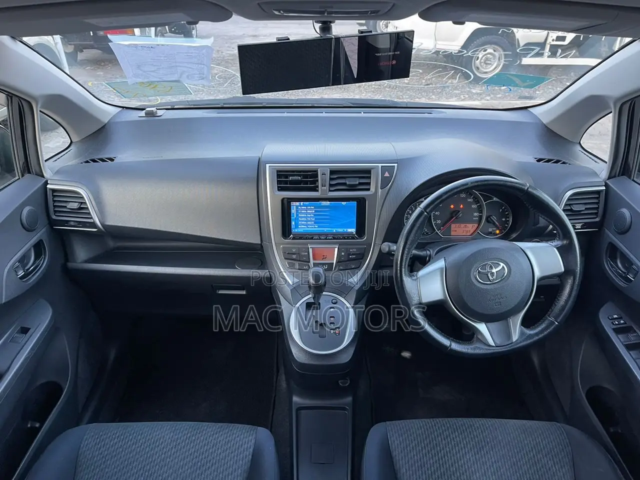 Toyota Ractis 1.5 AWD 2011 Black