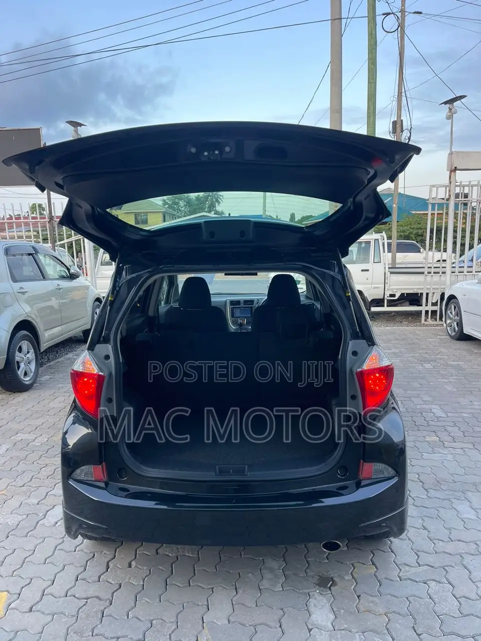 Toyota Ractis 1.5 AWD 2011 Black