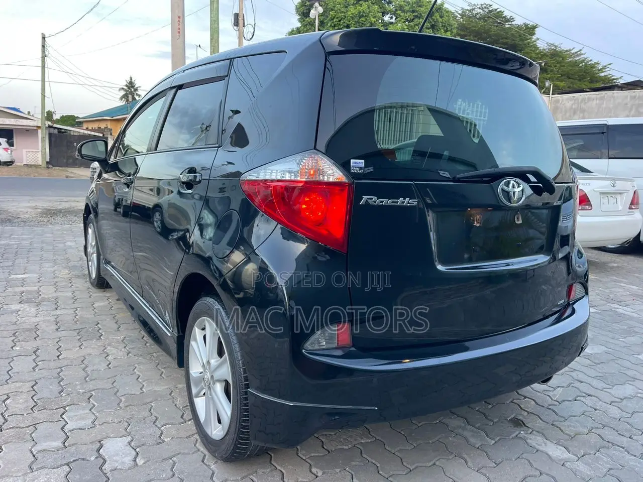 Toyota Ractis 1.5 AWD 2011 Black