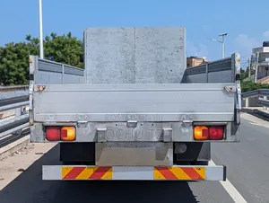 Mitsubishi Fuso 1998 White