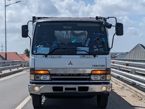 Mitsubishi Fuso 1998 White