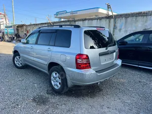 Toyota Kluger 2002 Silver