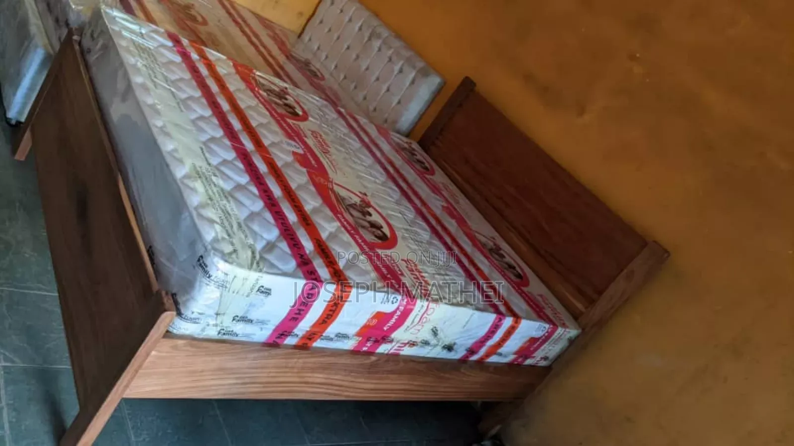 Kitanda Mbao Ngumu 5x6 Godoro Inch 12 Warranty Miaka 7