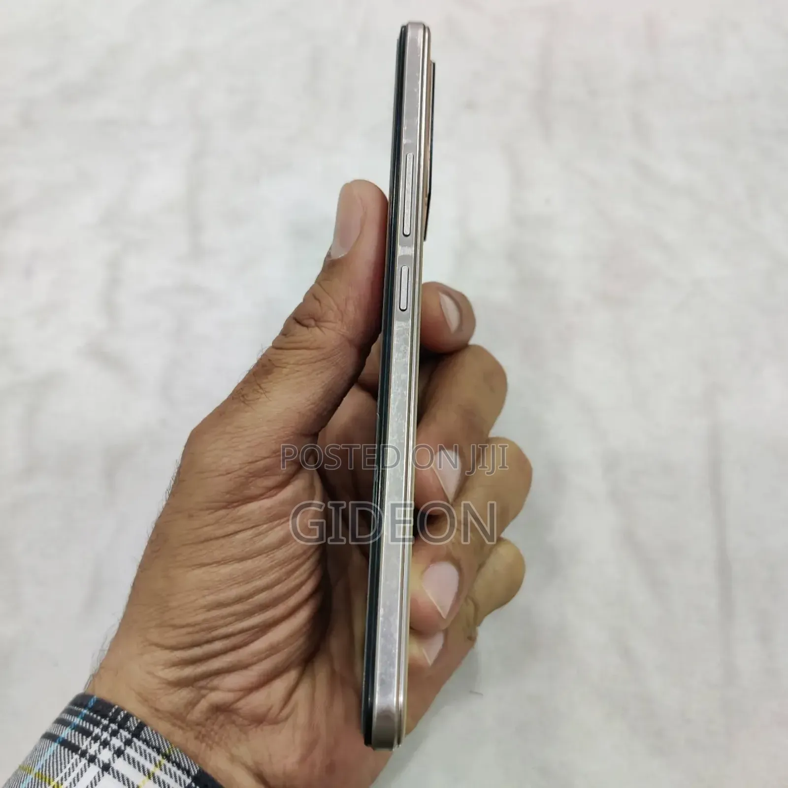 New Vivo V23 256 GB Gold