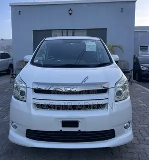 Toyota Noah 2.0 143hp FWD (7 Seater) 2009 White