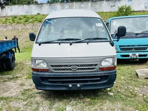 Toyota HiAce 2002 White