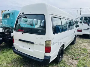 Toyota HiAce 2002 White