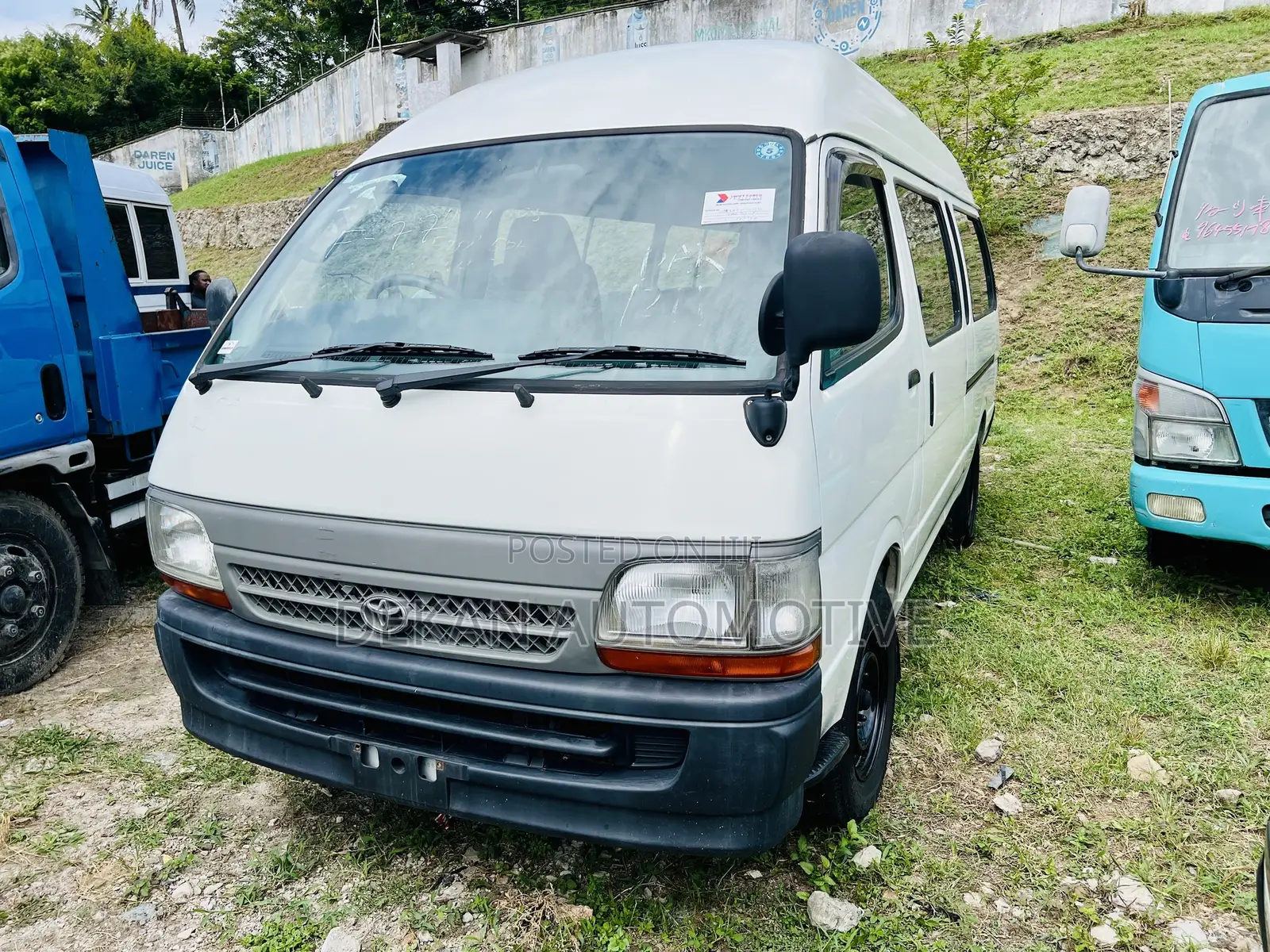 Toyota HiAce 2002 White