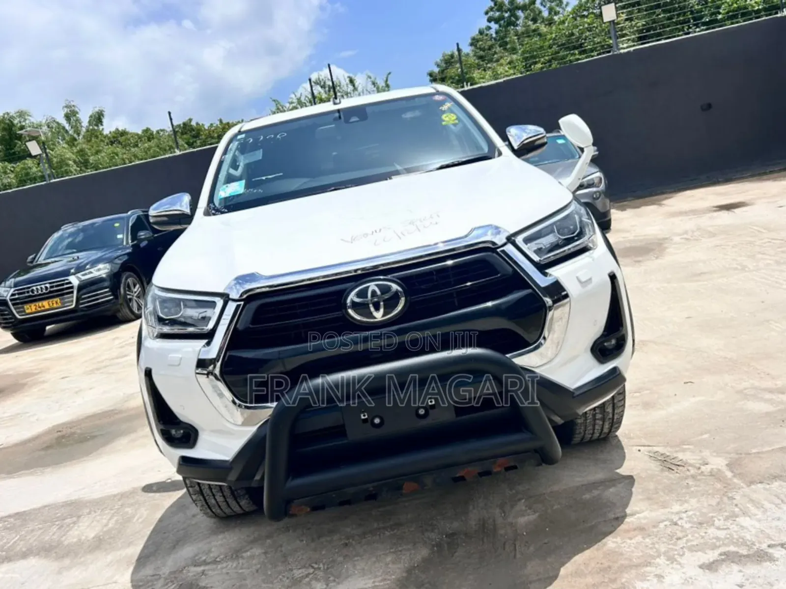 Toyota Hilux 2021 White