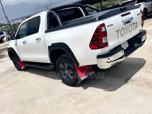 Toyota Hilux 2021 White