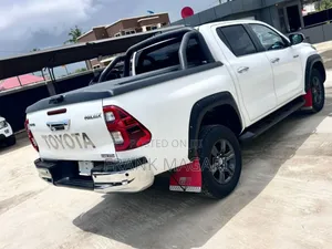 Toyota Hilux 2021 White