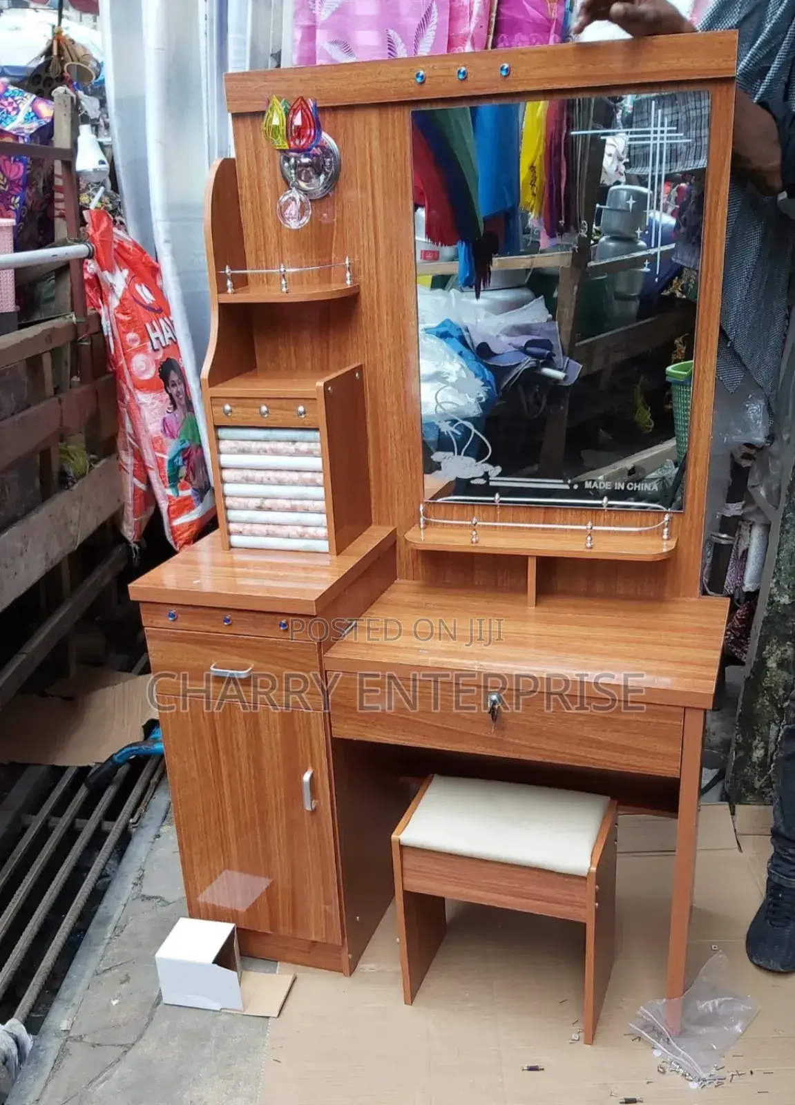 Dressing Table Ya Kisasa Yenye Kuvutia