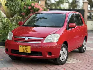 Toyota Raum 2005 Red