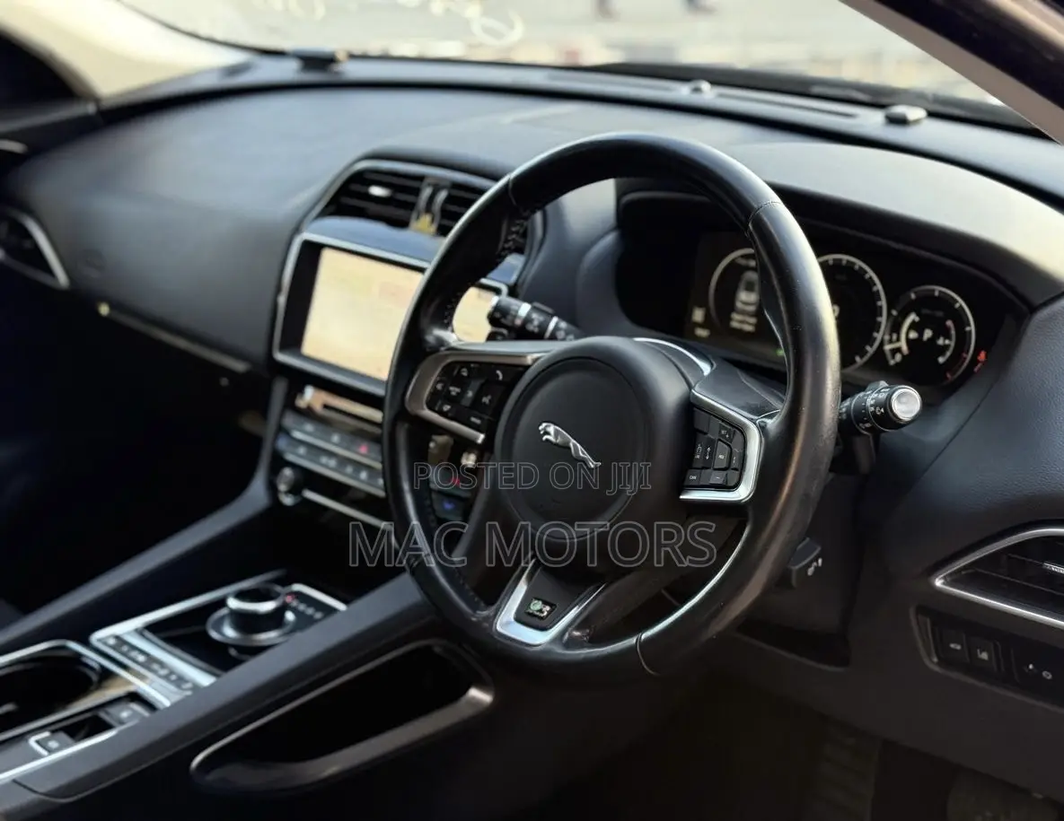 Jaguar F-Pace 2017 Blue