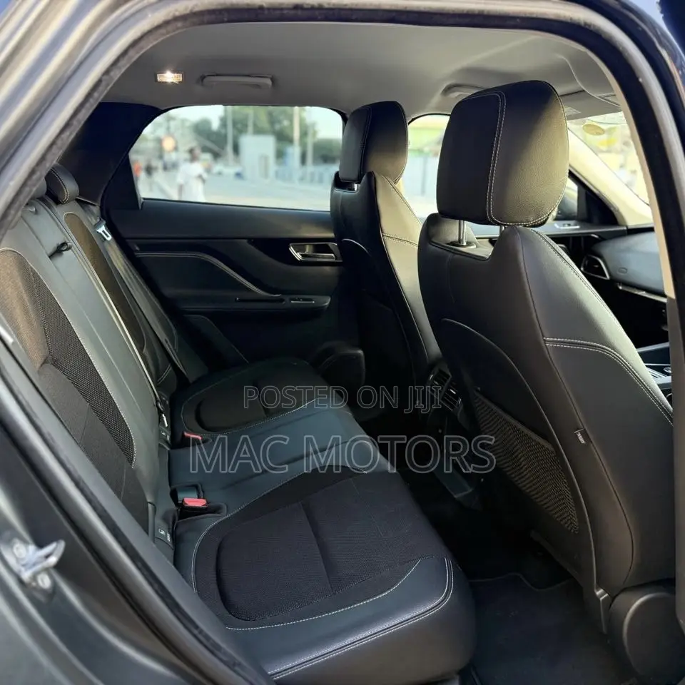 Jaguar F-Pace 2017 Blue