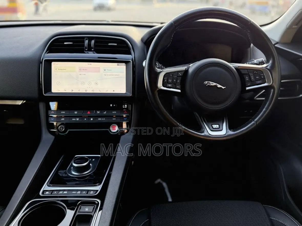Jaguar F-Pace 2017 Blue
