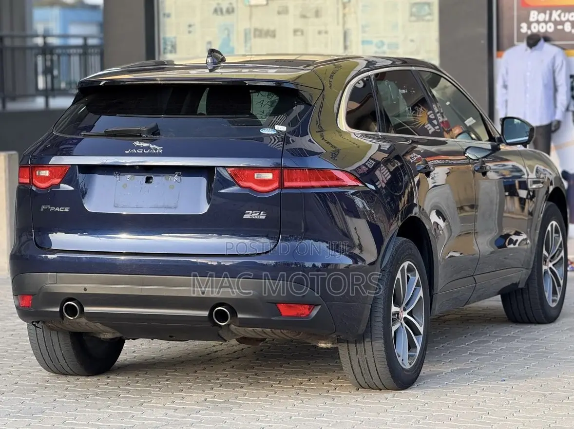 Jaguar F-Pace 2017 Blue