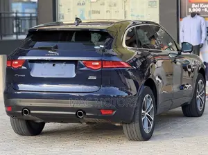 Jaguar F-Pace 2017 Blue