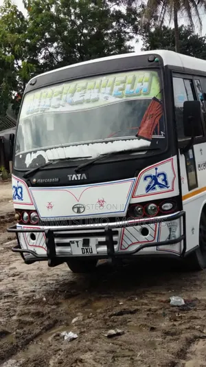 Tata Starbus Ultra Skool 2021 White