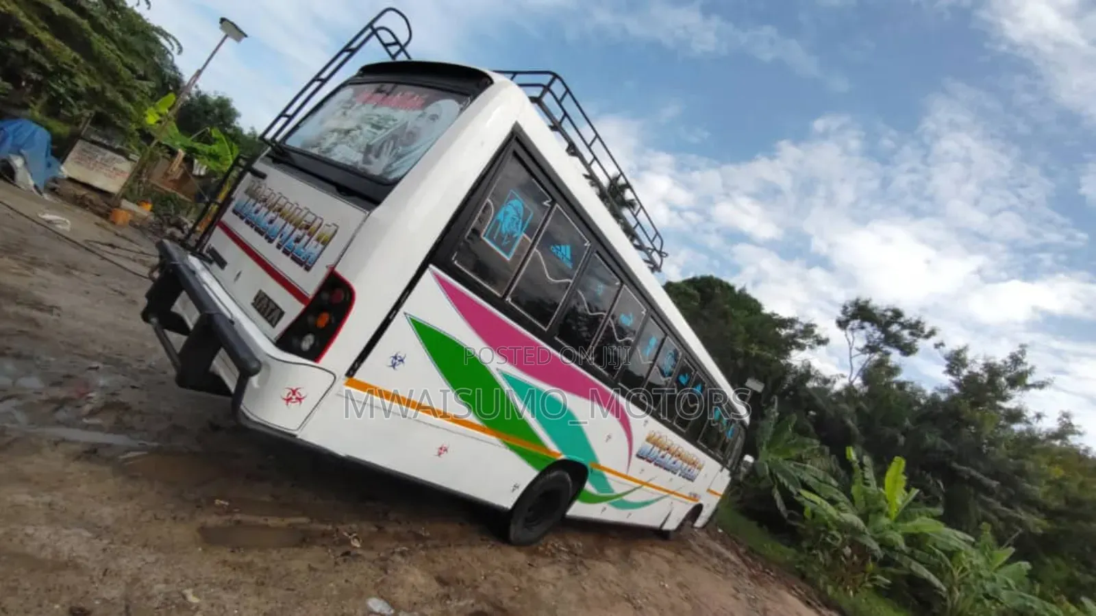 Tata Starbus Ultra Skool 2021 White